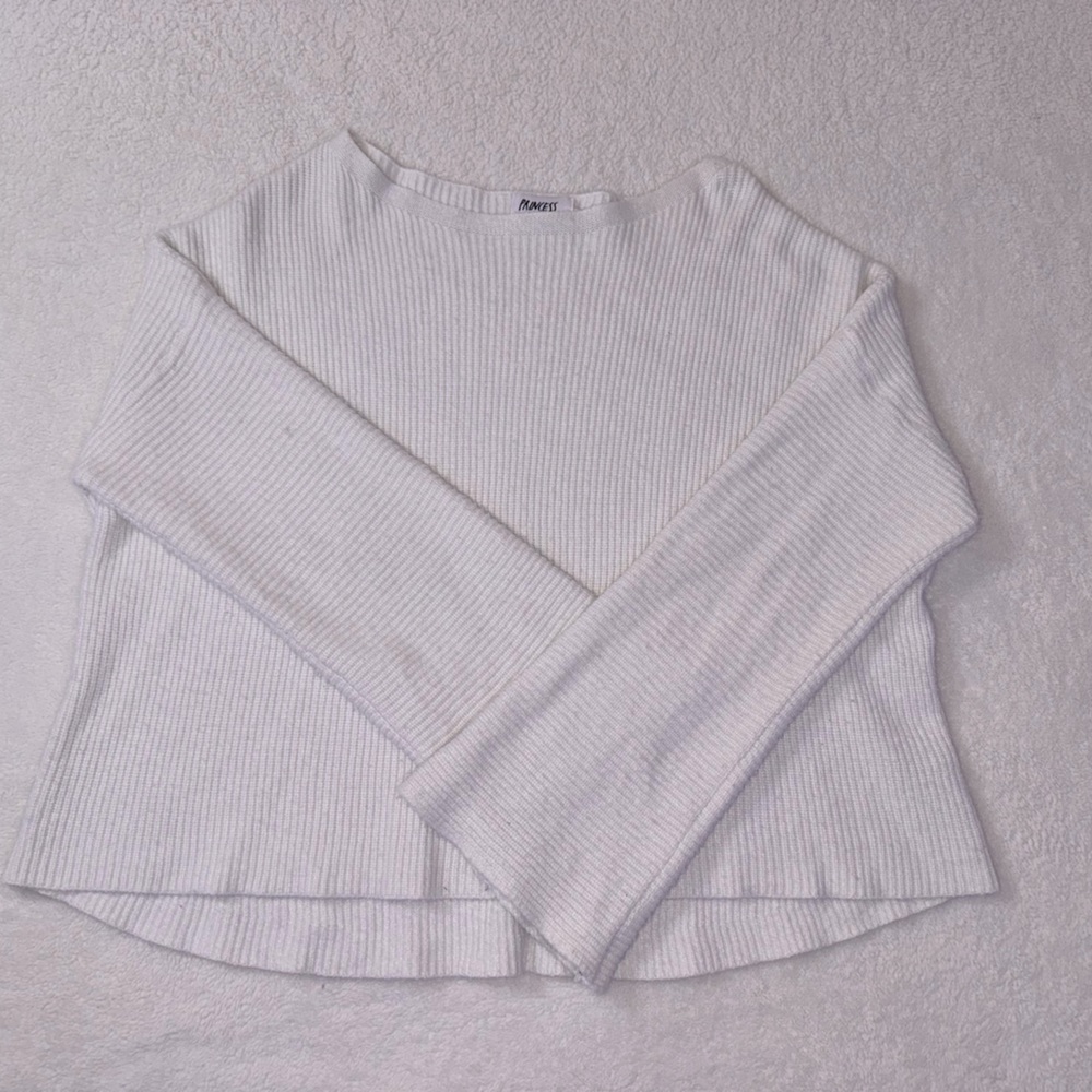 White Long Sleeve Sweater. Slightly Worn. VERY SOFT!